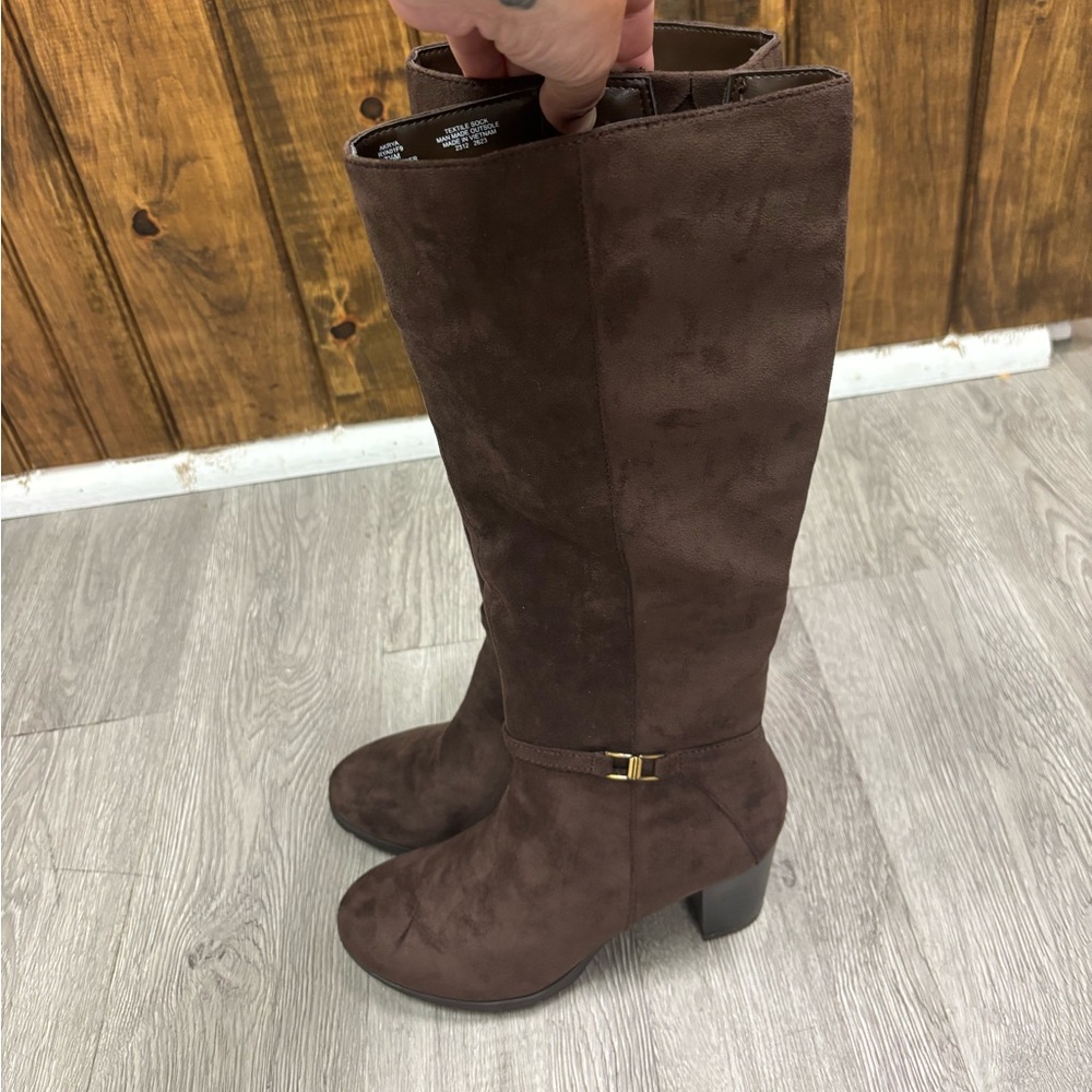 Anne Klein Elegant Brown Knee-High Boots